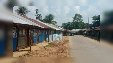 পর্যটকশূন্য সাজেক থমথমে, চলছে না যানবাহন